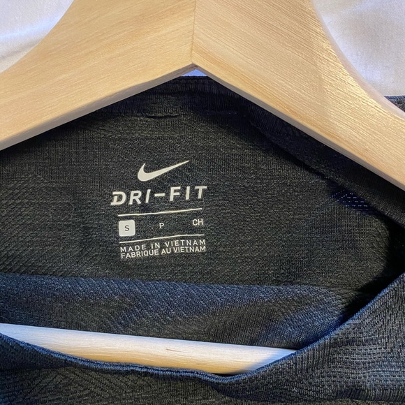 Nike crop dri fit tee - Picture 1 of 2